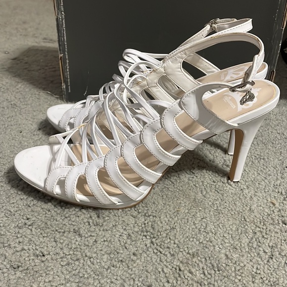 Shoes - Picture 5 of 6